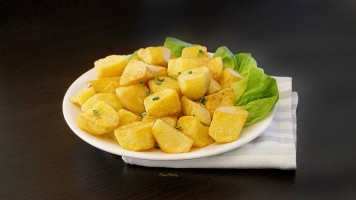 Cartofi aurii - cartofi fierti si rumeniti in untura de porc sau ulei