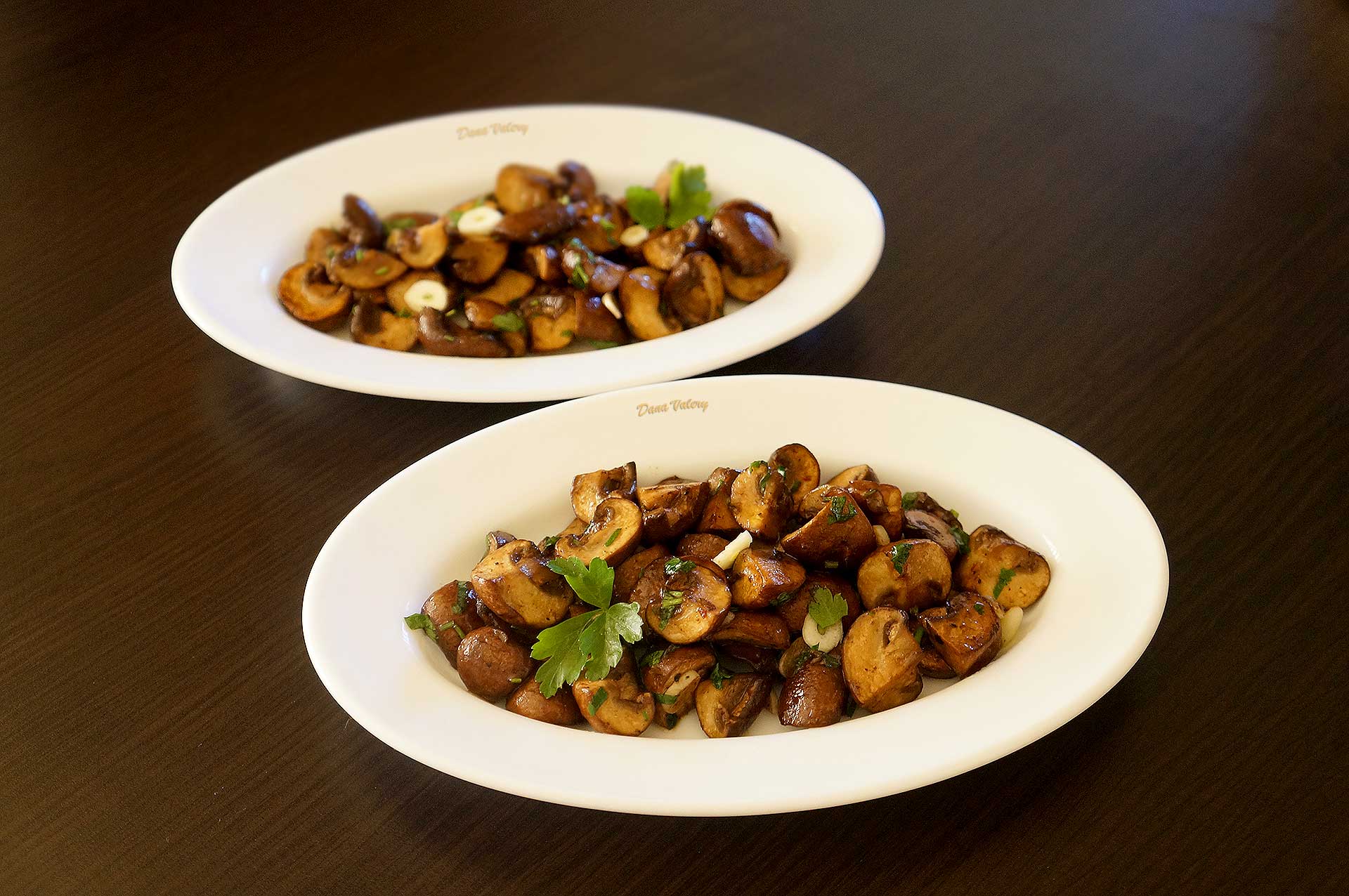 Ciuperci champignon brune usturoi trase la tigaie in unt Retete culinare cu Dana Valery