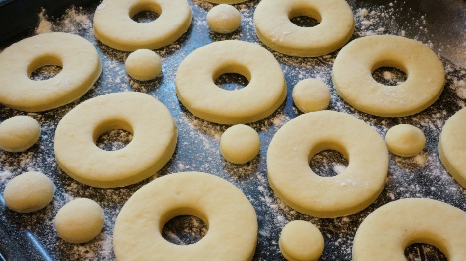 Gogosi glazurate- reteta de donuts, gogosi americane