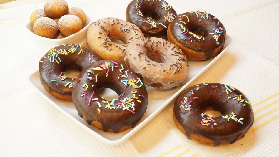 Gogosi glazurate- reteta de donuts, gogosi americane